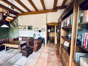 Hunters lodge Oliver