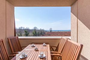 Apartment Paradiso with Sea View
