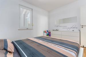 Apartment Paradiso with Sea View