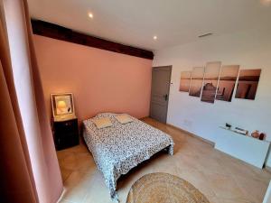 Maisons de vacances Authentique Mas provencal entre mer et Camargue : photos des chambres