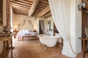 Suite with Sauna and Garden room in Dimora Santa Margherita - Boutique Hotel