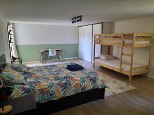 Appartements Bas de villa, 65 m2, entre Mer et centre-ville : photos des chambres