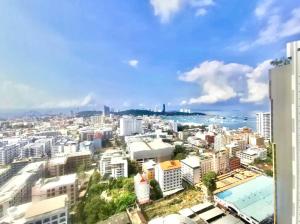 BASE Central Pattaya Quiet KING-Bed with Infinity Pool & Free Netflix!