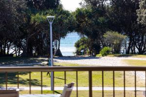 Coastal SOL -Right on Clarkes Beach!
