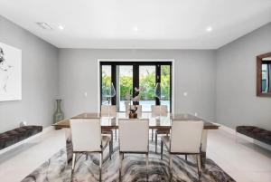 Granada Modern Luxury in Massive Mansion with Heated Pool