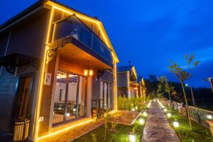 POISON GARDEN SUİTE