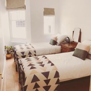 Central Brighton flat, 3 bedrooms, sleeps 6, close to shops and beach