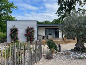 Maisons de vacances Modern and cosy ecolodge, shared heated pool, Les Mathes : photos des chambres