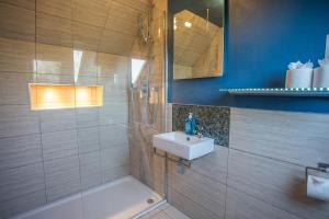 Large Marlow House, Great for Work Crews or Families, 5 Bedrooms