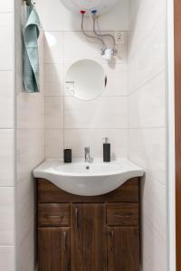 SZ63 Szondi Apartment