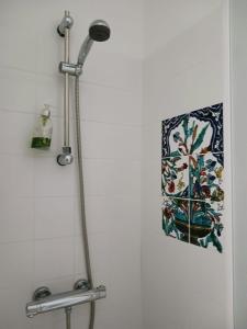 Appartements studio charmant et calme villeneuve les avignon entree et cour independantes climatisation piscine parking : photos des chambres