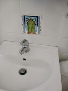 Appartements studio charmant et calme villeneuve les avignon entree et cour independantes climatisation piscine parking : photos des chambres