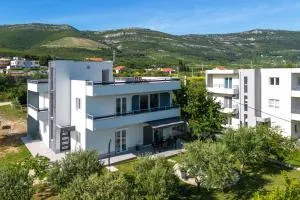 Oasis with jacuzzi - Radošić