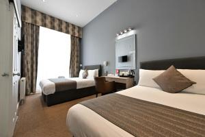 Quadruple Room room in Duke Of Leinster Hotel