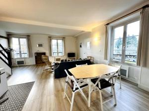 Appartements Suites Rive Gauche - Duplex Fontainebleau - Chez Andre : photos des chambres