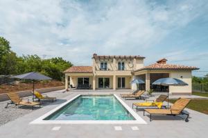 Villa Fortuna - Private Pool and Garden Retreat