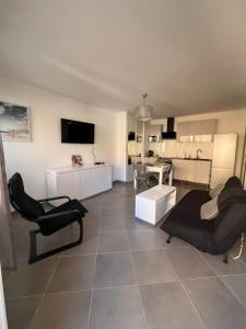 Appartements BEAU T2 RIVE GAUCHE ETAT NEUF CLIMATISE : photos des chambres