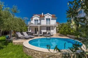 Holiday Home OLIVE GARDEN - Beli