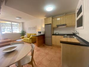 Modern Family Duplex with Access to the Pool