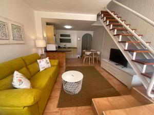 Modern Family Duplex with Access to the Pool