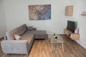 Bright 2BR apartment in Palaio Faliro-(FAL_A1)