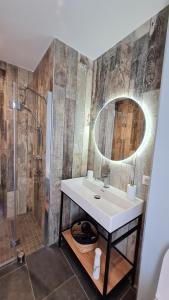 B&B / Chambres d'hotes Villa NC30 , chambres privatives deluxe : Chambre Double - Vue sur Jardin