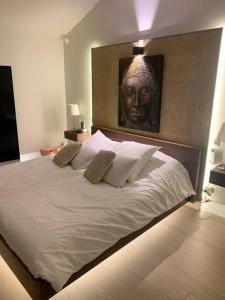 Maison contemporaine plein centre piscine &jacuzzi