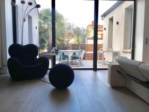 Maison contemporaine plein centre piscine &jacuzzi