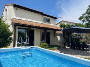 Maisons de vacances Mer Havre de Paix - Clim & Piscine : Maison 4 Chambres