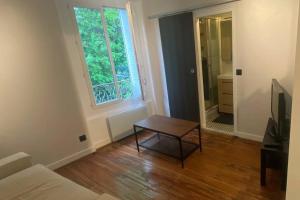 Appartements Grand studio refait a neuf ! : photos des chambres