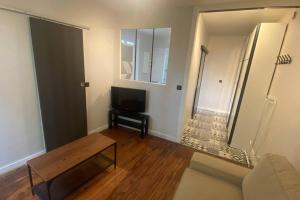 Appartements Grand studio refait a neuf ! : photos des chambres