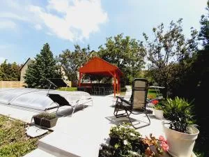 Villa LAURA medencével - Balatonkenese