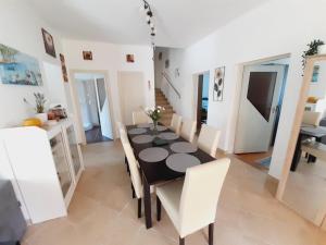 Villa LAURA medencével