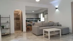 Azalea Guesthouse - Vrakhnoú