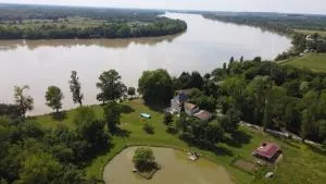 Le Cast'L 2 Coin de paradis en bord de Dordogne - Izon