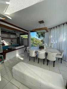 Casa Delfi, Hermosa vista, Jacuzzi e Praia , Buzios