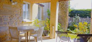 Maisons de vacances La Petite Bacheliere - terrasse couverte exterieure et jacuzzi : photos des chambres