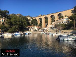 Maisons de vacances Maison de village Ensues la Redonne : photos des chambres