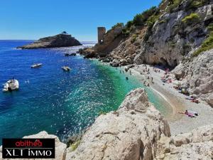 Maisons de vacances Maison de village Ensues la Redonne : photos des chambres