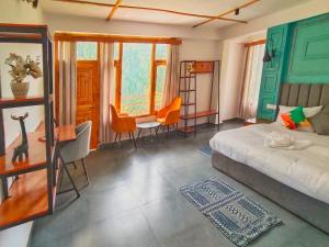 Peppy Nomads Luxuria