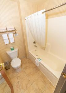 Queen Room with Two Queen Beds - Non-Smoking room in Clatskanie River Inn
