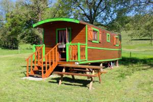 Sejours a la ferme Gites et Roulottes au Domaine de la Trille : photos des chambres