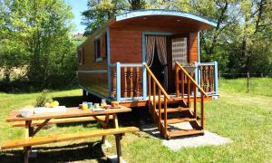 Sejours a la ferme Gites et Roulottes au Domaine de la Trille : photos des chambres