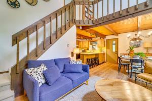 Traditional Blakeslee Chalet Deck and Lake Access!