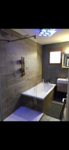 Villas Magnifique Haut de Villa piscine et BBQ proche Cassis, La Ciotat, Circuit Castellet : photos des chambres