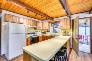 Traditional Blakeslee Chalet Deck and Lake Access!