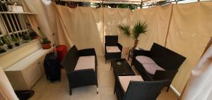 DELUXE TOP CENTER House with gardens tent ,2 bedrooms and living room next to the BEACH and SEA GARDEN- 5 min by walk,with equiped kitchen