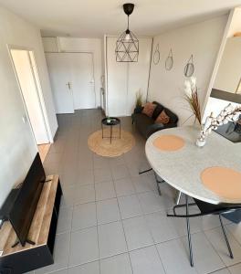 Appartements F2 Charmant avec Grande Terrasse : photos des chambres