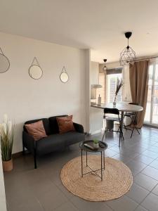 Appartements F2 Charmant avec Grande Terrasse : photos des chambres