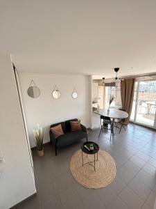 Appartements F2 Charmant avec Grande Terrasse : photos des chambres